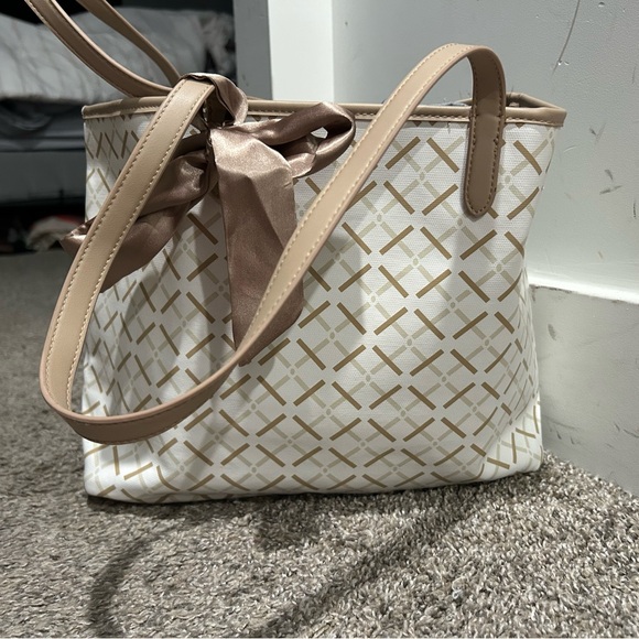 Handbags - Neutral Patterned Tote Bag with Satin Bow